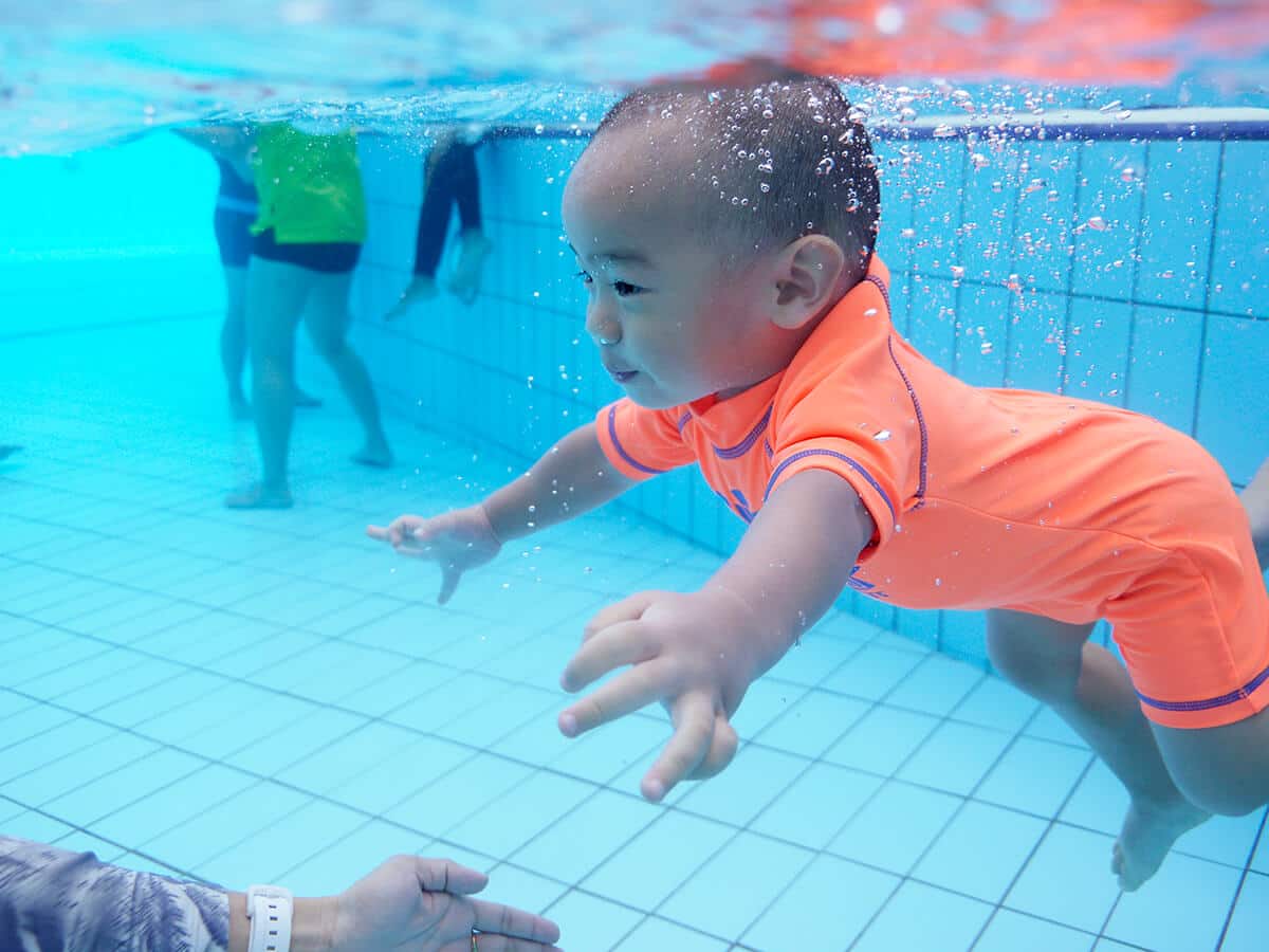 baby underwater swim